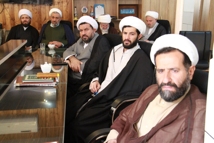 معاون امور طلاب و دانش‌آموختگان حوزه‌های علمیه کشور با مدیران حوزه علمیه چهارمحال و بختیاری