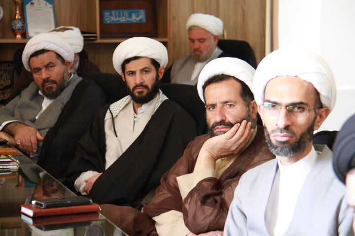 معاون امور طلاب و دانش‌آموختگان حوزه‌های علمیه کشور با مدیران حوزه علمیه چهارمحال و بختیاری