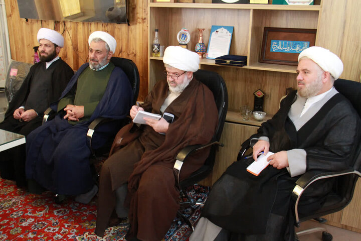 معاون امور طلاب و دانش‌آموختگان حوزه‌های علمیه کشور با مدیران حوزه علمیه چهارمحال و بختیاری