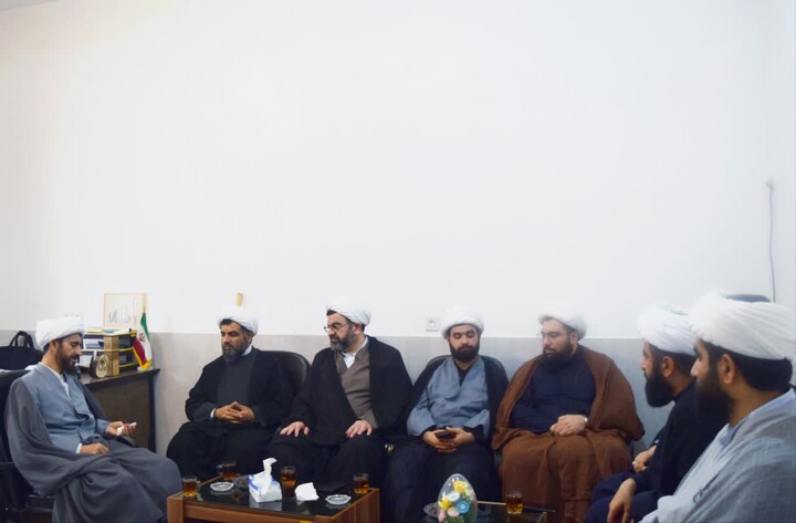 تصاویر/نشست صمیمی مدیر حوزه علمیه خوزستان