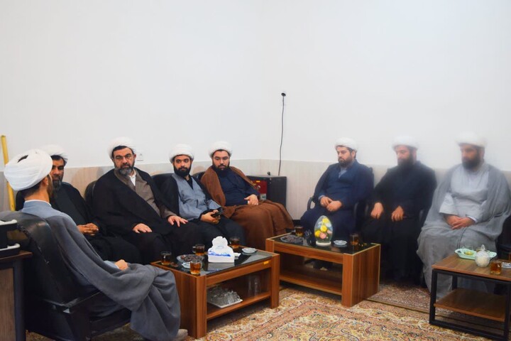 تصاویر/نشست صمیمی مدیر حوزه علمیه خوزستان