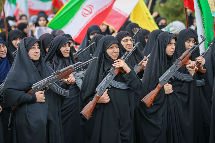 تصاویر/ دیدار و تکریم اصحاب رسانه استان قم با خانواده محترم پاسدار شهید سید محمد حسین بهاالدینی