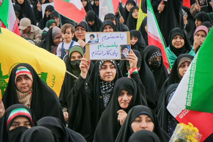 تصاویر/ دیدار و تکریم اصحاب رسانه استان قم با خانواده محترم پاسدار شهید سید محمد حسین بهاالدینی