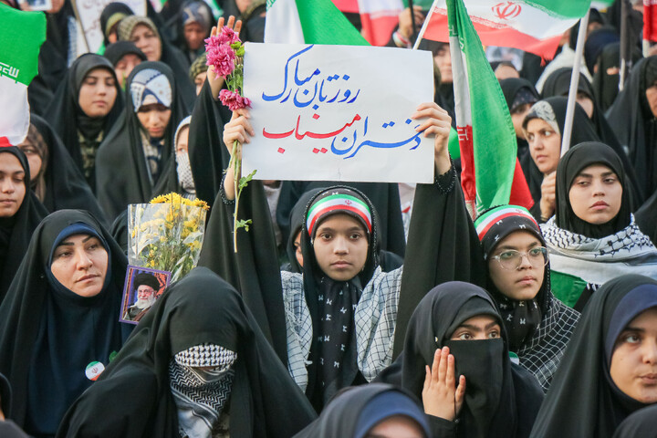 تصاویر/ دیدار و تکریم اصحاب رسانه استان قم با خانواده محترم پاسدار شهید سید محمد حسین بهاالدینی