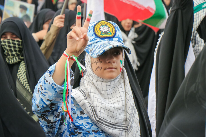تصاویر/ دیدار و تکریم اصحاب رسانه استان قم با خانواده محترم پاسدار شهید سید محمد حسین بهاالدینی