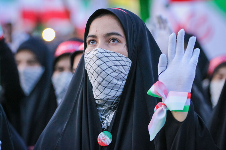 تصاویر/ دیدار و تکریم اصحاب رسانه استان قم با خانواده محترم پاسدار شهید سید محمد حسین بهاالدینی