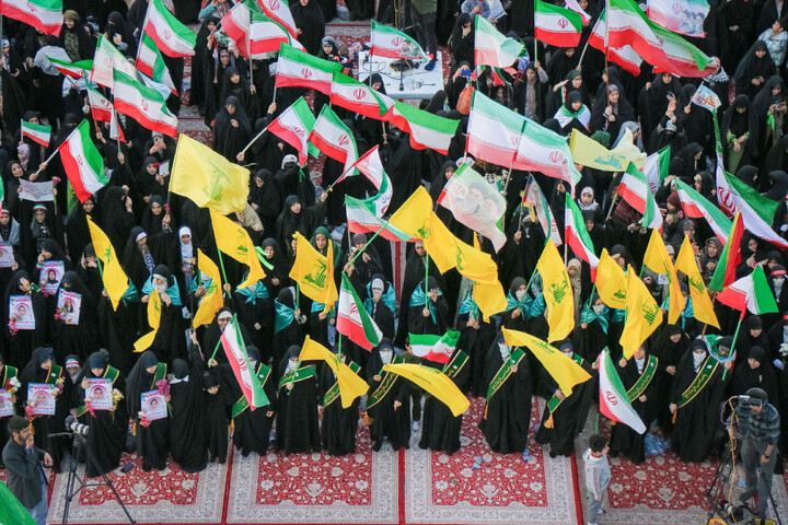 تصاویر/ رزمایش و اجتماع بزرگ دختران جان‌فدای ایران در قم