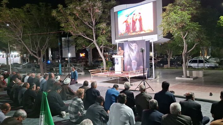 تصاویر/ حضور مردم کشکوئیه در شب پنجاه و دوم از جنگ رمضان
