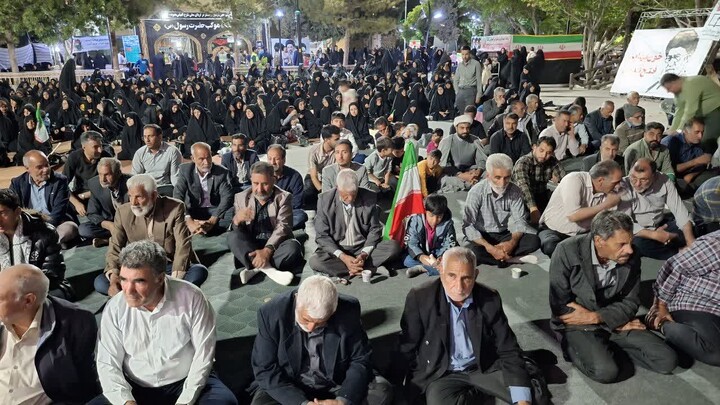 تصاویر/ حضور مردم کشکوئیه در شب پنجاه و دوم از جنگ رمضان