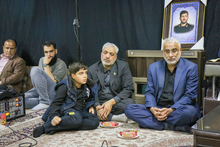 تصاویر/ دیدار و تکریم اصحاب رسانه استان قم با خانواده محترم پاسدار شهید سید محمد حسین بهاالدینی