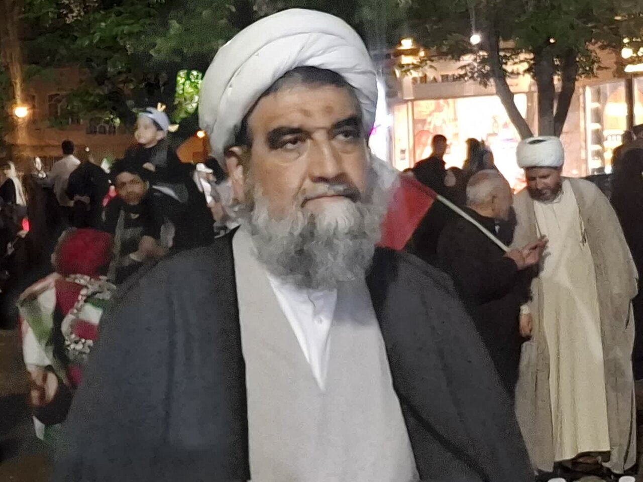والدین، دختران خود را با سیره و روش حضرت معصومه(س) تربیت کنند