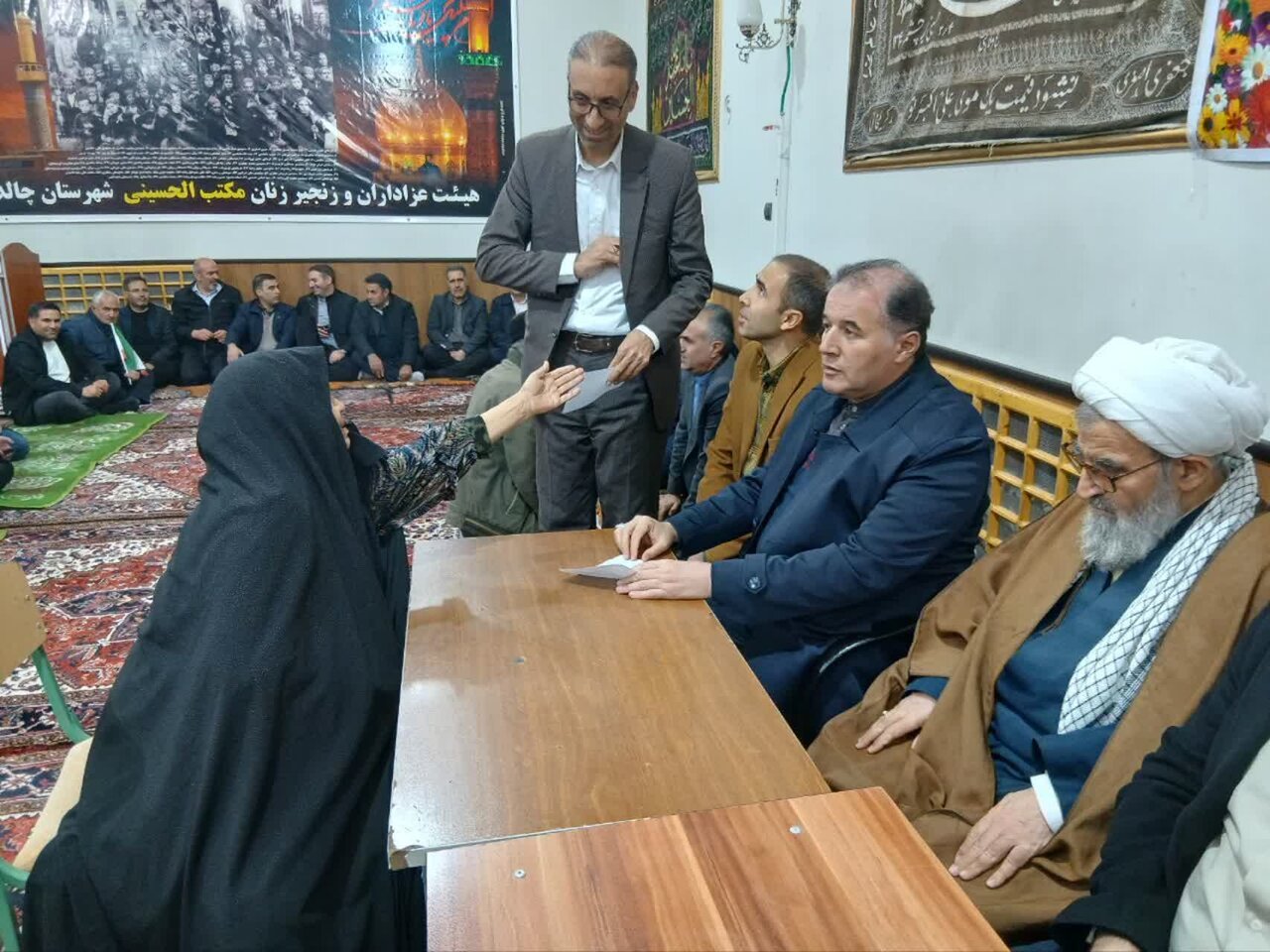 تشکیل میز خدمت در  چالدران بعد از تجمعات مردمی / خدمت‌رسانی حتی در شرایط جنگ تحمیلی  متوقف شود نیست