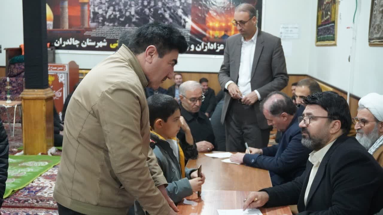 تشکیل میز خدمت در  چالدران بعد از تجمعات مردمی / خدمت‌رسانی حتی در شرایط جنگ تحمیلی  متوقف شود نیست