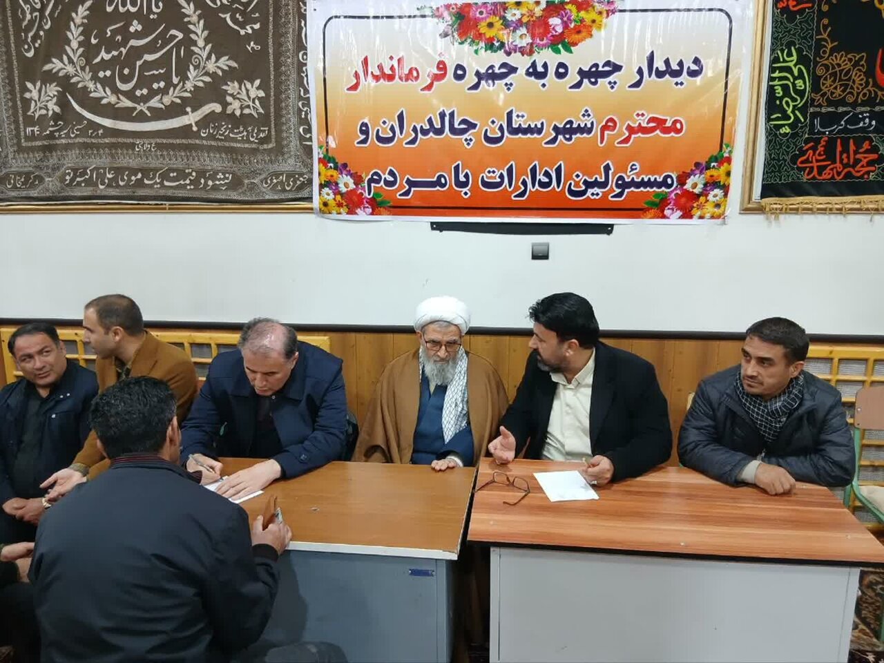 تشکیل میز خدمت در  چالدران بعد از تجمعات مردمی / خدمت‌رسانی حتی در شرایط جنگ تحمیلی  متوقف شود نیست
