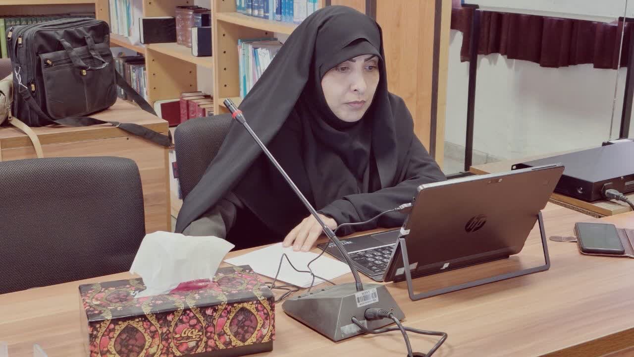 پایان‌نامه «زوجیت عفت و غیرت بر پایه آموزه‌های قرآن و روایات» در اراک دفاع شد