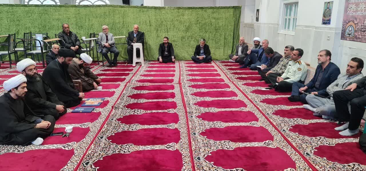 نشست آموزشی دستورالعمل‌های سند راهبردی مساجد در قمصر کاشان برگزار شد