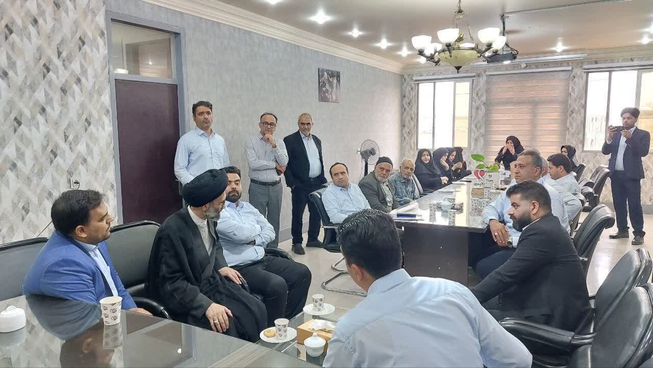 نماینده ولی فقیه درکاشان از سازمان حمل ،نقل بار و مسافر کاشان بازدید کرد+تصاویر
