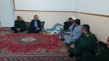 دیدار مسئولان شهرستان کنگان با رزمنده جنگ رمضان