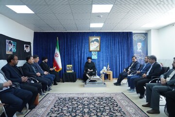 تصاویر/ دیدار جمعی از کارکنان بنیاد مسکن لرستان با نماینده ولی فقیه در استان
