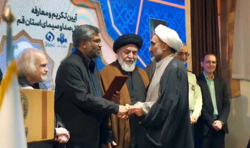 گزارشی از تکریم و معرفی مدیرکل صدا و سیمای استان قم / جهان‌شهری با ظرفیت‌های ملی و بین‌المللی + فیلم