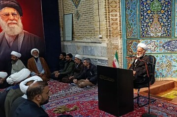 ضرورت هوشیاری در برابر توطئه‌های دشمنان/ دفاع از نظام و رهبری «واجب عینی» است