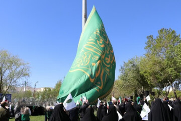 تصاویر/ آیین اهتزاز پرچم امام رضا (ع) به‌مناسبت دهه کرامت در چهارشنبه‌های امام‌رضایی اراک