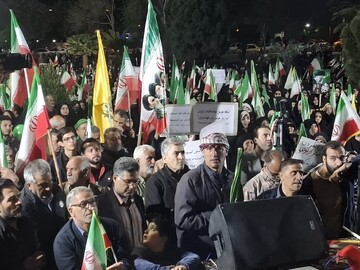 فیلم | تجمع خود جوش شبانه مردمی در شب پنجاه و سوم از جنگ رمضان در کاشان