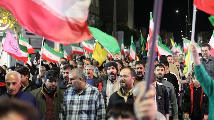 تصاوسر/ حضور دشمن‌شکن و باشکوه مردم باقرشهر و کهریزک در شب پنجاه و دوم
