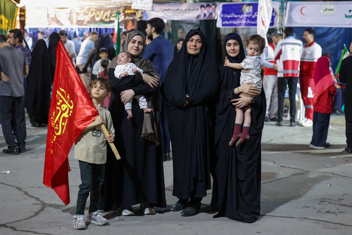 تصاویر/ نمایش موشک فاتح ۱۱۰ در اجتماع بوشهری‌ها