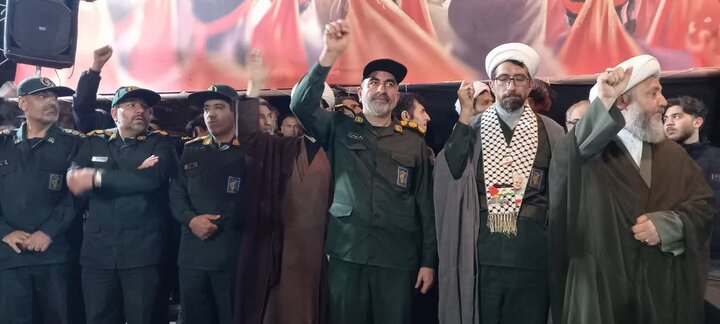 تصاویر/اجتماع بزرگ مردم آران و بیدگل همراه با گرامیداشت سالروز تاسیس سپاه پاسداران انقلاب اسلامی