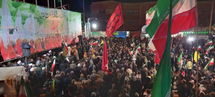 تصاویر/اجتماع بزرگ مردم آران و بیدگل همراه با گرامیداشت سالروز تاسیس سپاه پاسداران انقلاب اسلامی