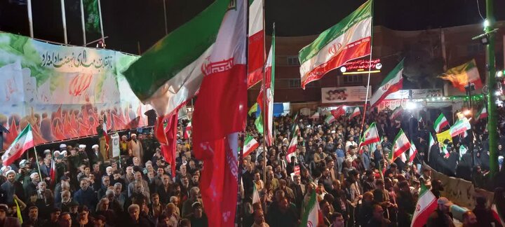 تصاویر/اجتماع بزرگ مردم آران و بیدگل همراه با گرامیداشت سالروز تاسیس سپاه پاسداران انقلاب اسلامی
