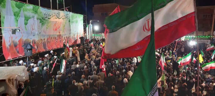 تصاویر/اجتماع بزرگ مردم آران و بیدگل همراه با گرامیداشت سالروز تاسیس سپاه پاسداران انقلاب اسلامی