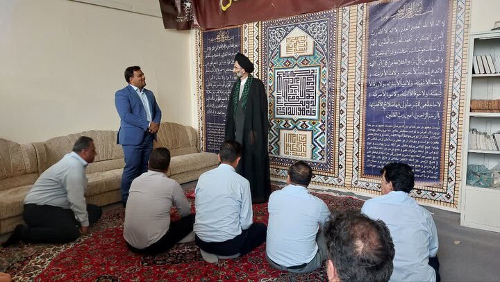 تصاویر/بازدید نماینده ولی فقیه درکاشان از سازمان حمل و نقل بار و مسافر شهرستان کاشان
