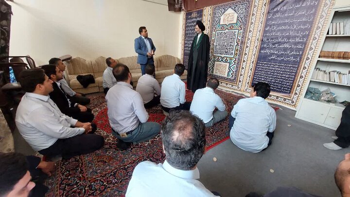 تصاویر/بازدید نماینده ولی فقیه درکاشان از سازمان حمل و نقل بار و مسافر شهرستان کاشان