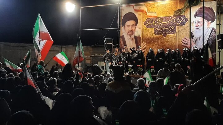 تصاویر/سومین شب جشنواره ملی آه و آهو در قالب قرارگاه آه و آهو درکاشان