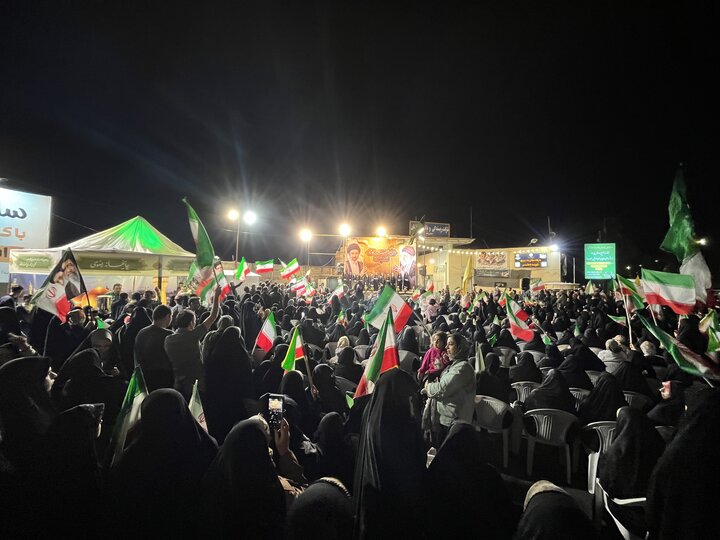 تصاویر/سومین شب جشنواره ملی آه و آهو در قالب قرارگاه آه و آهو درکاشان