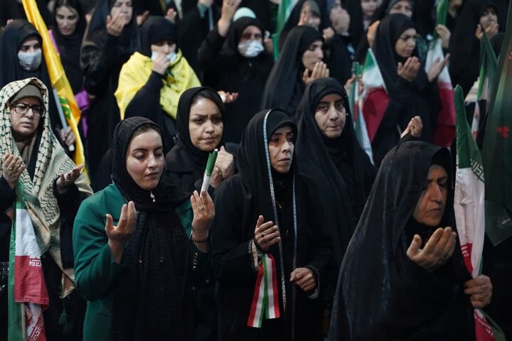 تصاویر/حضور حماسی مردم خرم آباد در خیابان