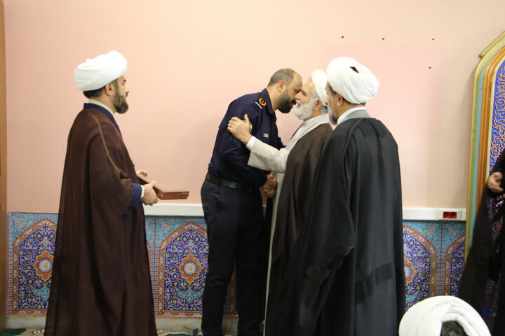 تجلیل مسئولان حوزوی از کارکنان سازمان آتش نشانی شهرداری اصفهان