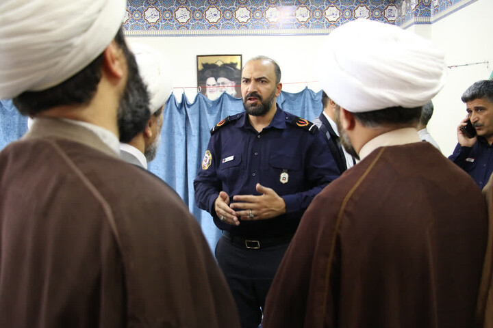 تجلیل مسئولان حوزوی از کارکنان سازمان آتش نشانی شهرداری اصفهان