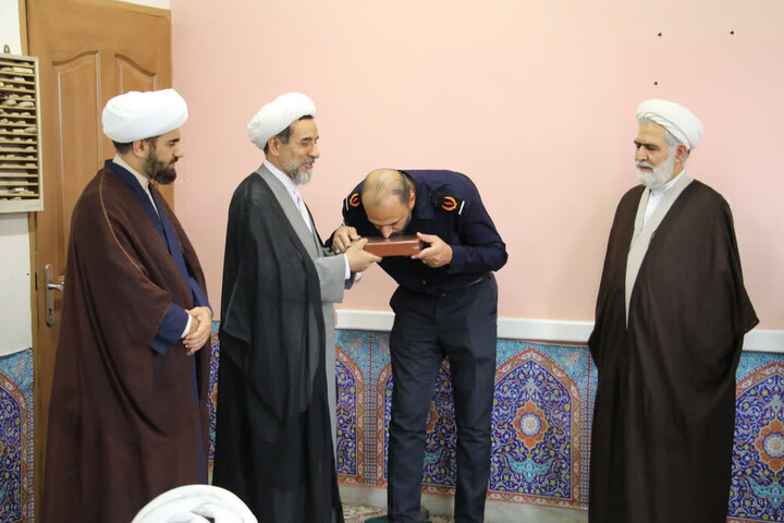 تجلیل مسئولان حوزوی از کارکنان سازمان آتش نشانی شهرداری اصفهان