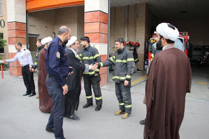تجلیل مسئولان حوزوی از کارکنان سازمان آتش نشانی شهرداری اصفهان