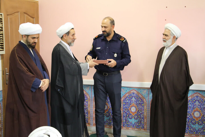 تجلیل مسئولان حوزوی از کارکنان سازمان آتش نشانی شهرداری اصفهان