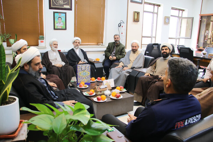 تجلیل مسئولان حوزوی از کارکنان سازمان آتش نشانی شهرداری اصفهان