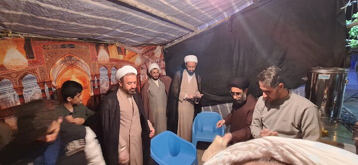 تصاویر | بازدید شامگاهی معاون حوزه‌های علمیه از فعالیت مواکب طلاب برادران و خواهران
