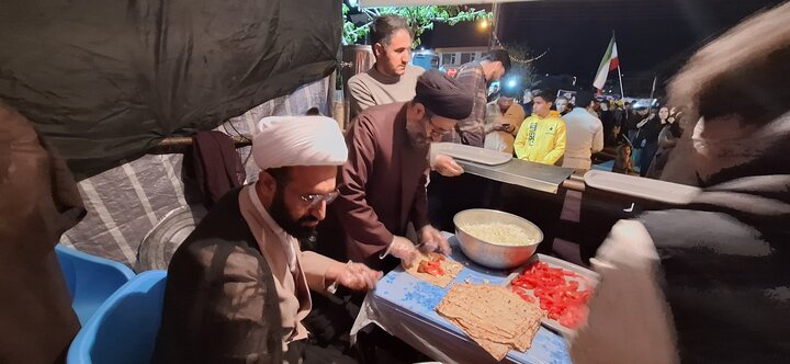 تصاویر | بازدید شامگاهی معاون حوزه‌های علمیه از فعالیت مواکب طلاب برادران و خواهران