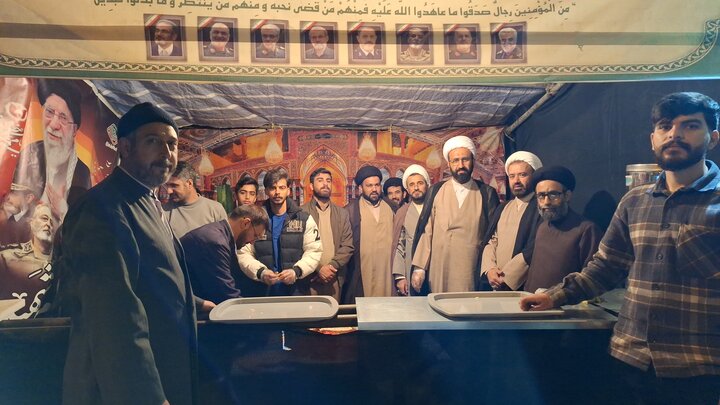 تصاویر | بازدید شامگاهی معاون حوزه‌های علمیه از فعالیت مواکب طلاب برادران و خواهران