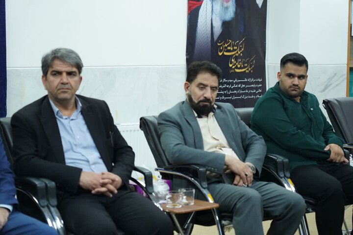 تصاویر/دیدار جمعی از کارکنان بنیاد مسکن لرستان با نماینده ولی فقیه در استان