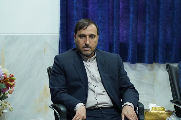 تصاویر/دیدار جمعی از کارکنان بنیاد مسکن لرستان با نماینده ولی فقیه در استان