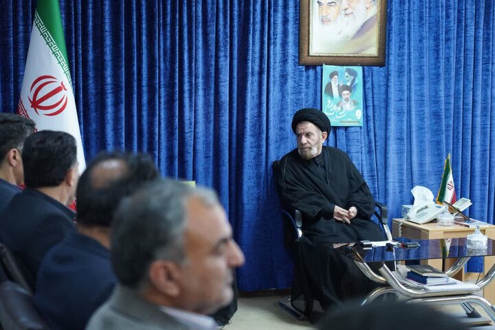 تصاویر/دیدار جمعی از کارکنان بنیاد مسکن لرستان با نماینده ولی فقیه در استان